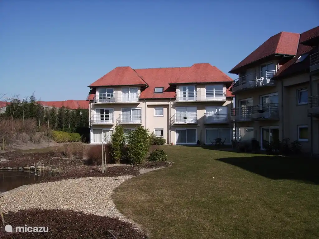 vijver bij de appartementen