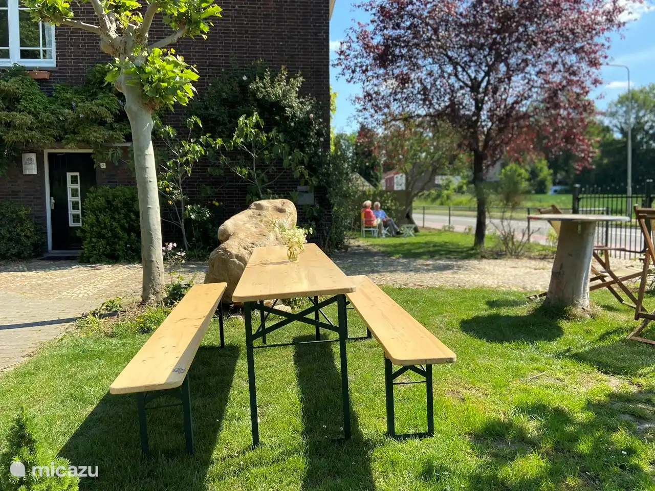 Biertisch und BBQ vorhanden