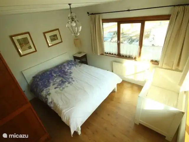 Villa Vencimont en Bélgica, Ardenas, Vencimont  - casa vacacional Dormitorio 1 (1er piso): Una cama doble king-size + una cuna para el pequeño