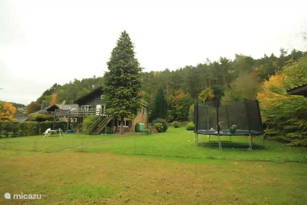 jugar en el gran jard&#237;n con equipo de juego