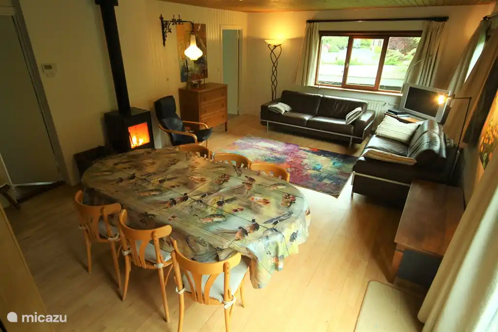 La mesa es extensible para 8 personas.