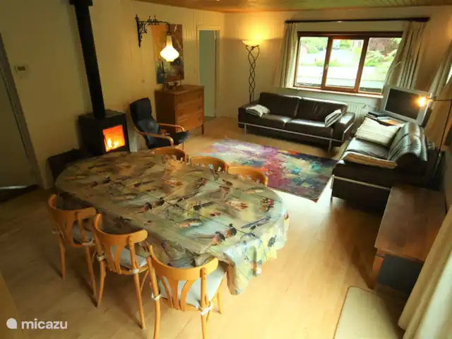 Villa Vencimont en Bélgica, Ardenas, Vencimont  - casa vacacional La mesa es extensible para 8 personas.