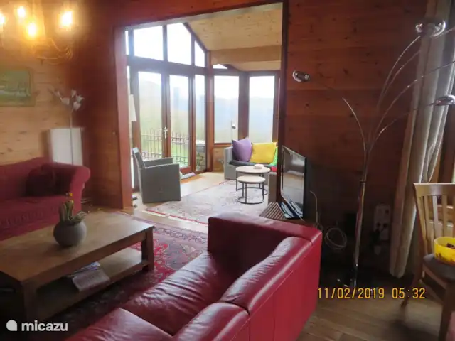 Vakantiehuis Cielle huren in België, Ardennen, La Roche-en-Ardenne - vakantiehuis vanuit de living doorkijk naar veranda