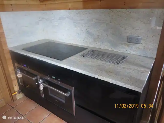 Vakantiehuis Cielle huren in België, Ardennen, La Roche-en-Ardenne - vakantiehuis de moderne apparatuur in de keuken bevat een inductiekookplaat, een stoomoven en een oven