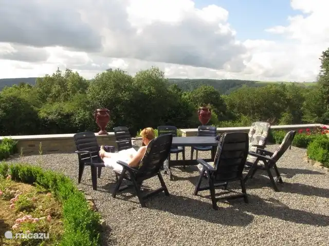 Vakantiehuis Cielle huren in België, Ardennen, La Roche-en-Ardenne - vakantiehuis terras met uitzicht over de omgeving