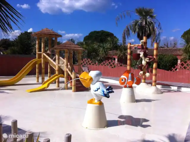 Pampelonne mobilhome aan het strand huren in Frankrijk, Côte d´Azur, Ramatuelle - stacaravan kinderspeeltuintje op Toison d'Or