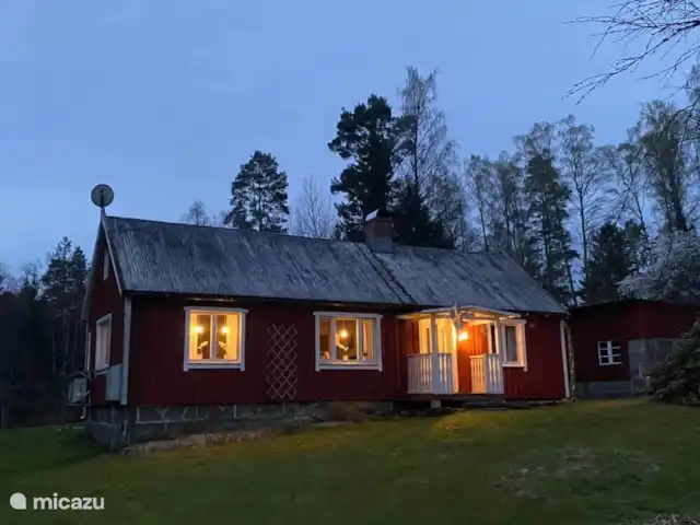 vakantiehuis huren in Zweden, Småland, Vägla (tussen Markaryd en Hallaryd) – Ellefors Ellefors in de avond.