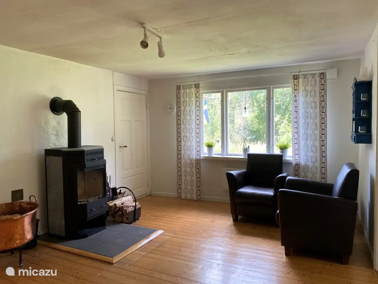 livingroom and fireplace