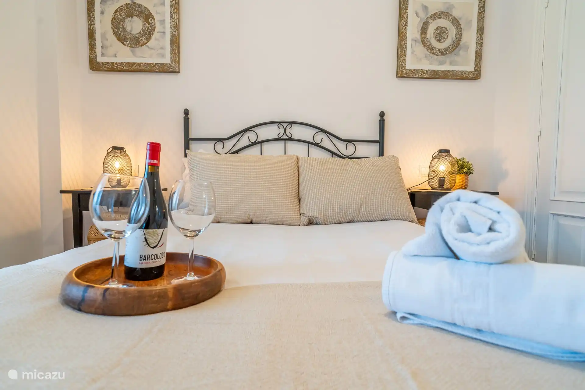 Geräumiges Schlafzimmer. 