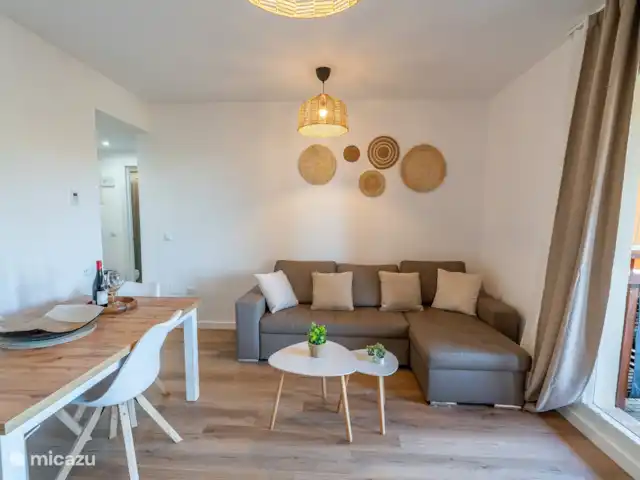 Casa Vela en España, Costa del Sol, Benalmádena - apartamento Precioso y espacioso salón/comedor con puertas que dan a la preciosa terraza.
