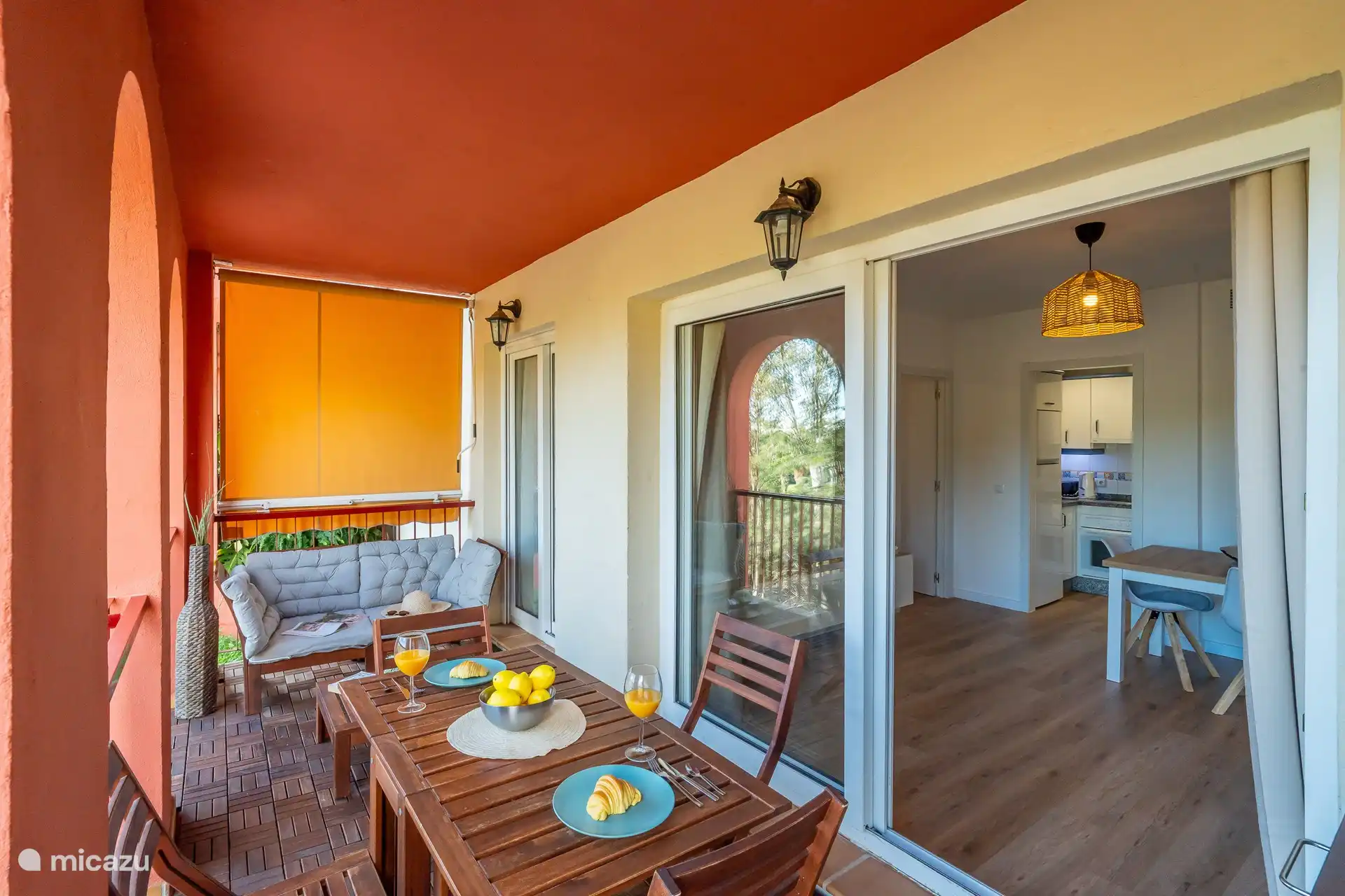 Es befindet sich in einer sehr ruhigen Wohngegend. 