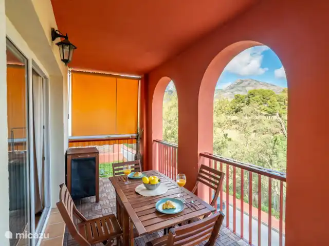 Casa Vela en España, Costa del Sol, Benalmádena - apartamento ¡Vista a través de los arcos en la terraza de Casa Vela!