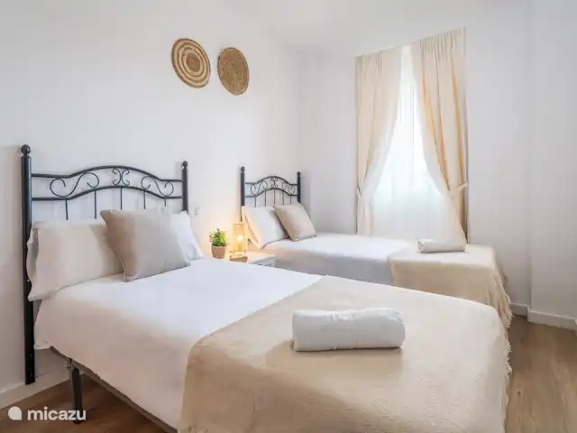 Casa Vela en España, Costa del Sol, Benalmádena - apartamento Segundo dormitorio con camas dobles.