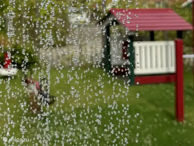 Lieve Lievelde en Países Bajos, Güeldres, Lievelde - casa vacacional Una ducha local de la ducha al aire libre en el área de juegos en la parte delantera ;)