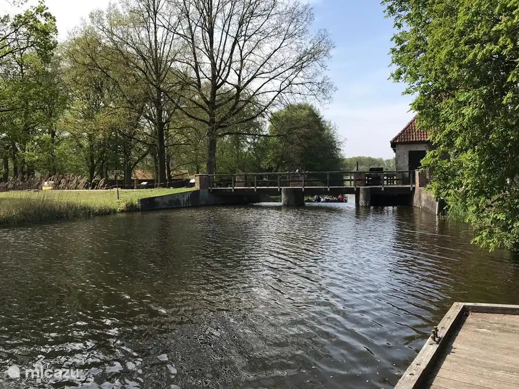 Casi en ningún otro lugar de los Países Bajos la variedad del paisaje es tan variada; Bosques, prados, ramales, arroyos, setos, granjas y castillos forman un bello paisaje de bocage. 