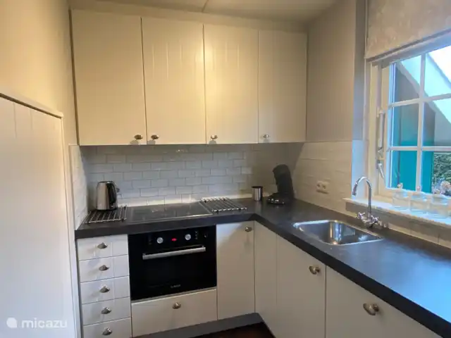 Lieve Lievelde en Países Bajos, Güeldres, Lievelde - casa vacacional La cocina es completa y está totalmente equipada. Hay un horno combinado / microondas, nevera con 2 cajones congelador, vitrocerámica, campana extractora, lavavajillas, máquina Nespresso, máquina de filtro de café, parrilla / sandwichera.