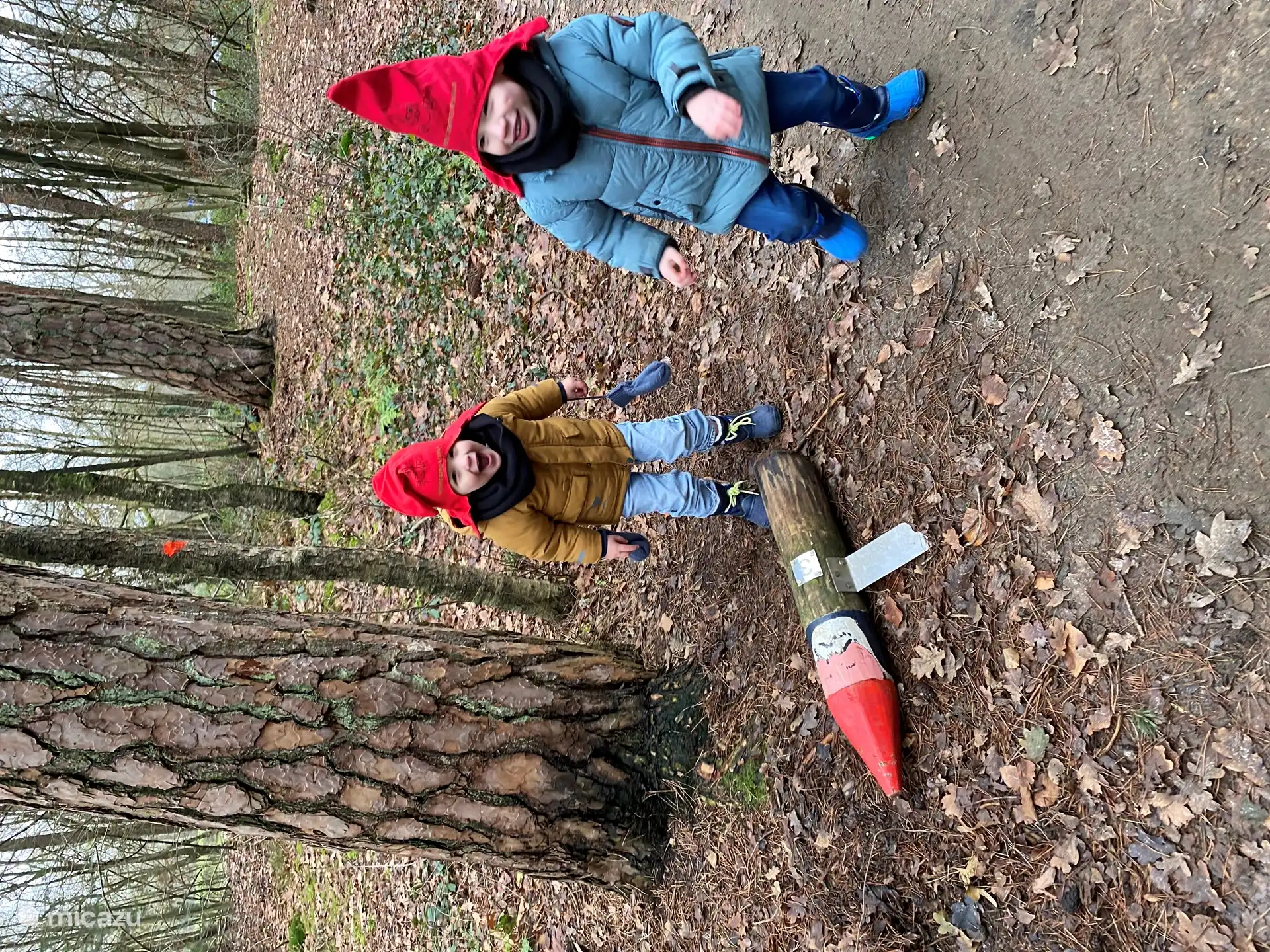 De Heikamp es una hermosa granja con un atractivo restaurante familiar. Pero también punto de partida para diversas actividades; una ruta de gnomos por el bosque, deambulando por el laberinto más grande de los Países Bajos o más bien escalando en el bosque de escalada Achterhoek. Todo es posible. 
