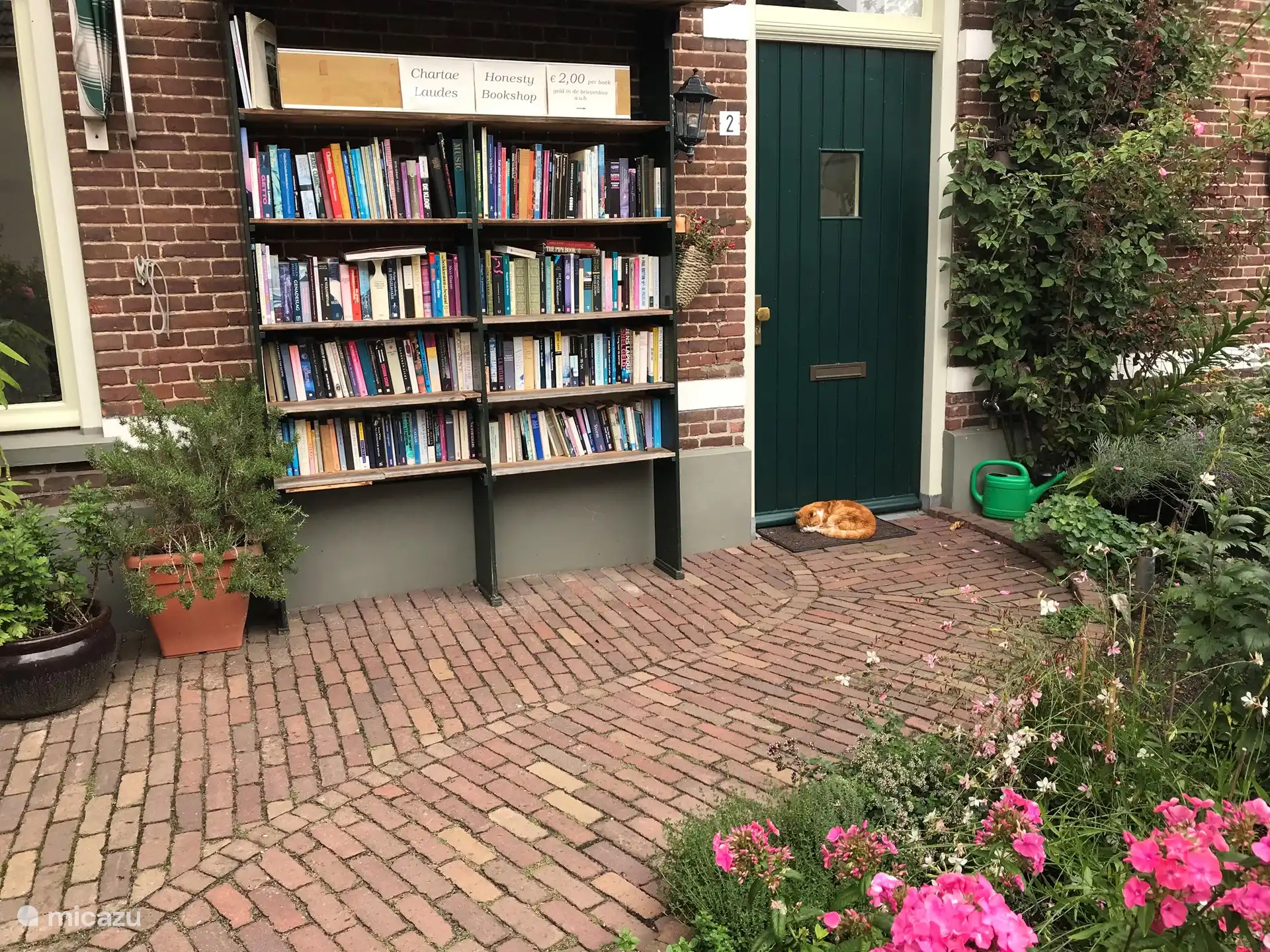 Bredevoort es una pintoresca ciudad de libros y es conocida por sus numerosas librerías y estanterías al aire libre. Además, cuatro veces al año se celebra un mercado internacional del libro.