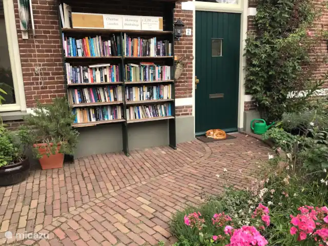 Lieve Lievelde en Países Bajos, Güeldres, Lievelde - casa vacacional Bredevoort es una pintoresca ciudad de libros y es conocida por sus numerosas librerías y estanterías al aire libre. Además, cuatro veces al año se celebra un mercado internacional del libro.