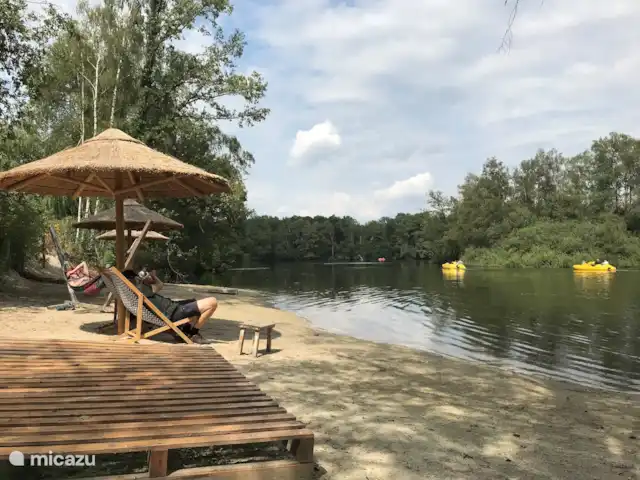 Lieve Lievelde en Países Bajos, Güeldres, Lievelde - casa vacacional En el parque natural de Leemputten y sus alrededores, la relajación y la diversión son fundamentales. Da un paseo por la zona franco. Descubra la reserva natural rica en animales en bote a pedales o vaya a pescar (carpas). Ven a disfrutar de la terraza o de la playa mientras los niños juegan en el parque infantil.