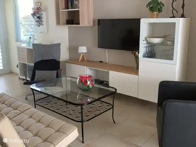 Location de Vacances Curaçao, Banda Ariba (est), Jan Thiel, villa - Kas di mi sono Coin salon avec télévision connectée et climatisation