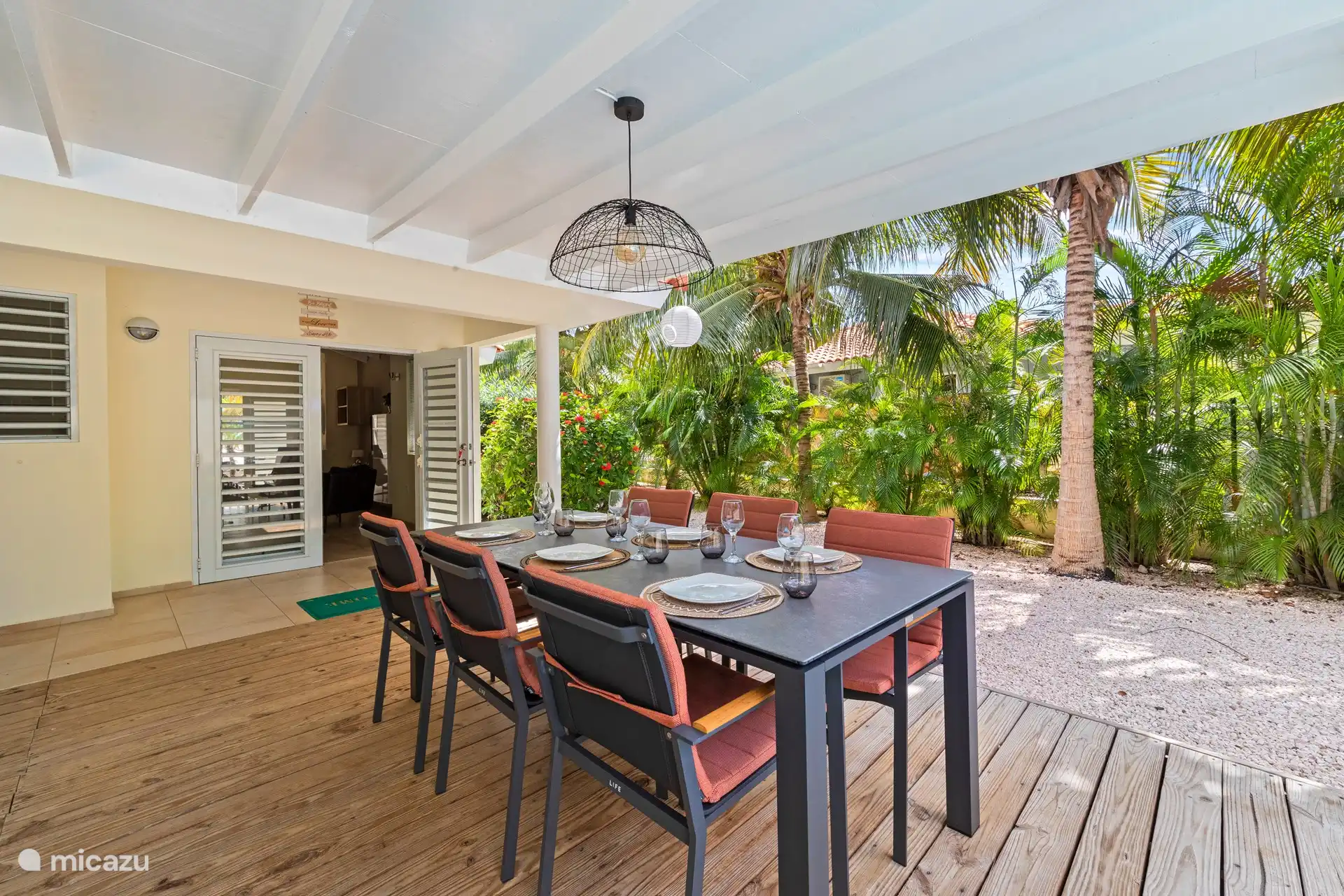 The pool deck has a dining area for 6 people