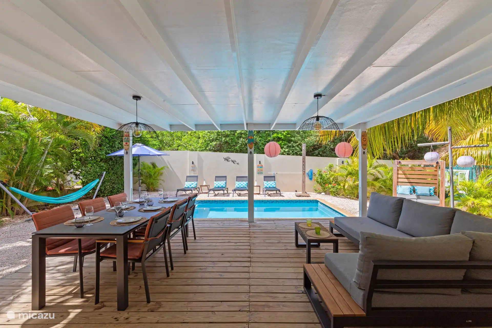 The pool deck has 1 lounge sofa and a dining area, both for 6 people