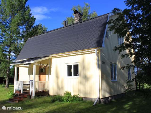 Holiday home in Sweden, Jämtland, Ytterhogdal (Härjedalen) – holiday house The Yellow House
