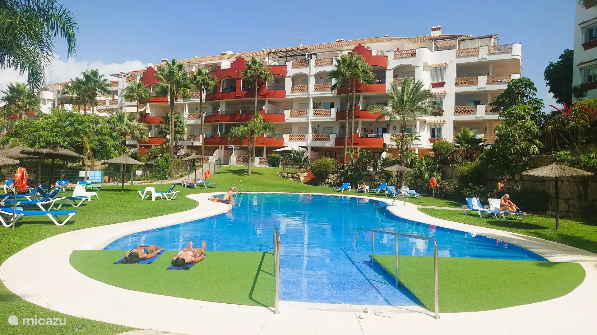 Grote zwembad casanass  