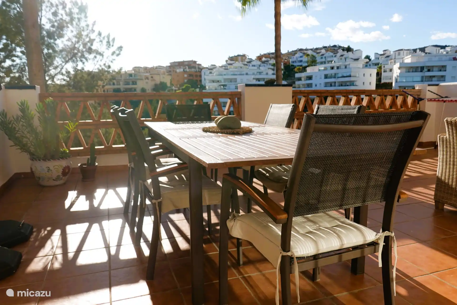 Terrastafel, heerlijk om aan te eten buiten