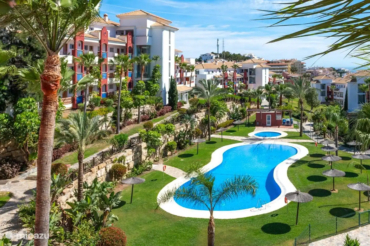 zwembad met peuterbad