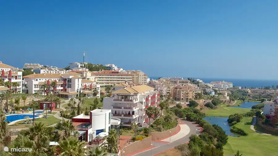 Het appartementencomplex en het uitzicht