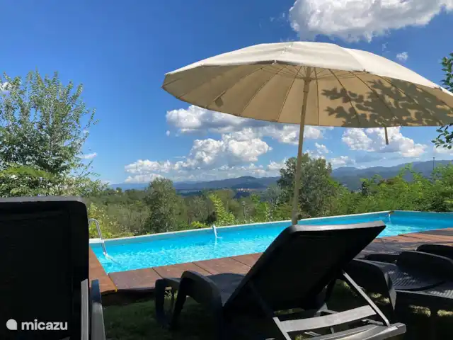 Casa Caroline: 1e verd.+ ruim balkon huren in Italië, Piëmont, Ovada - appartement Uitzicht zwembad