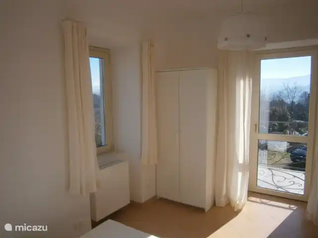 Casa Caroline: 1e verd.+ ruim balkon huren in Italië, Piëmont, Ovada - appartement slaapkamer met toegang tot balkon