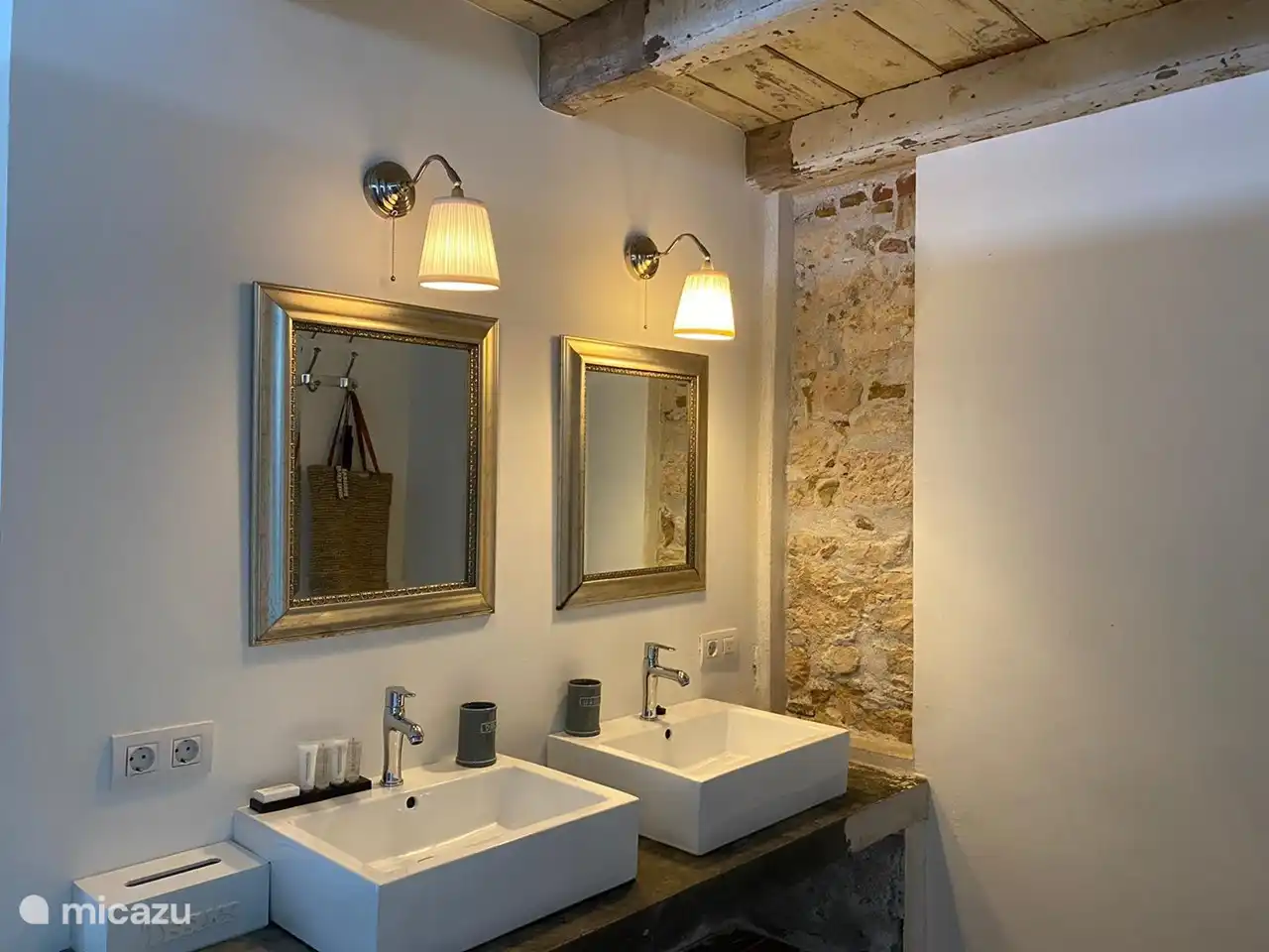 Spacious bathroom in the master bedroom, with rain showers and double sink. Separate toilet.