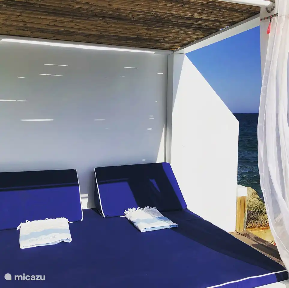 Including Beach House Pietermaai beach towels.