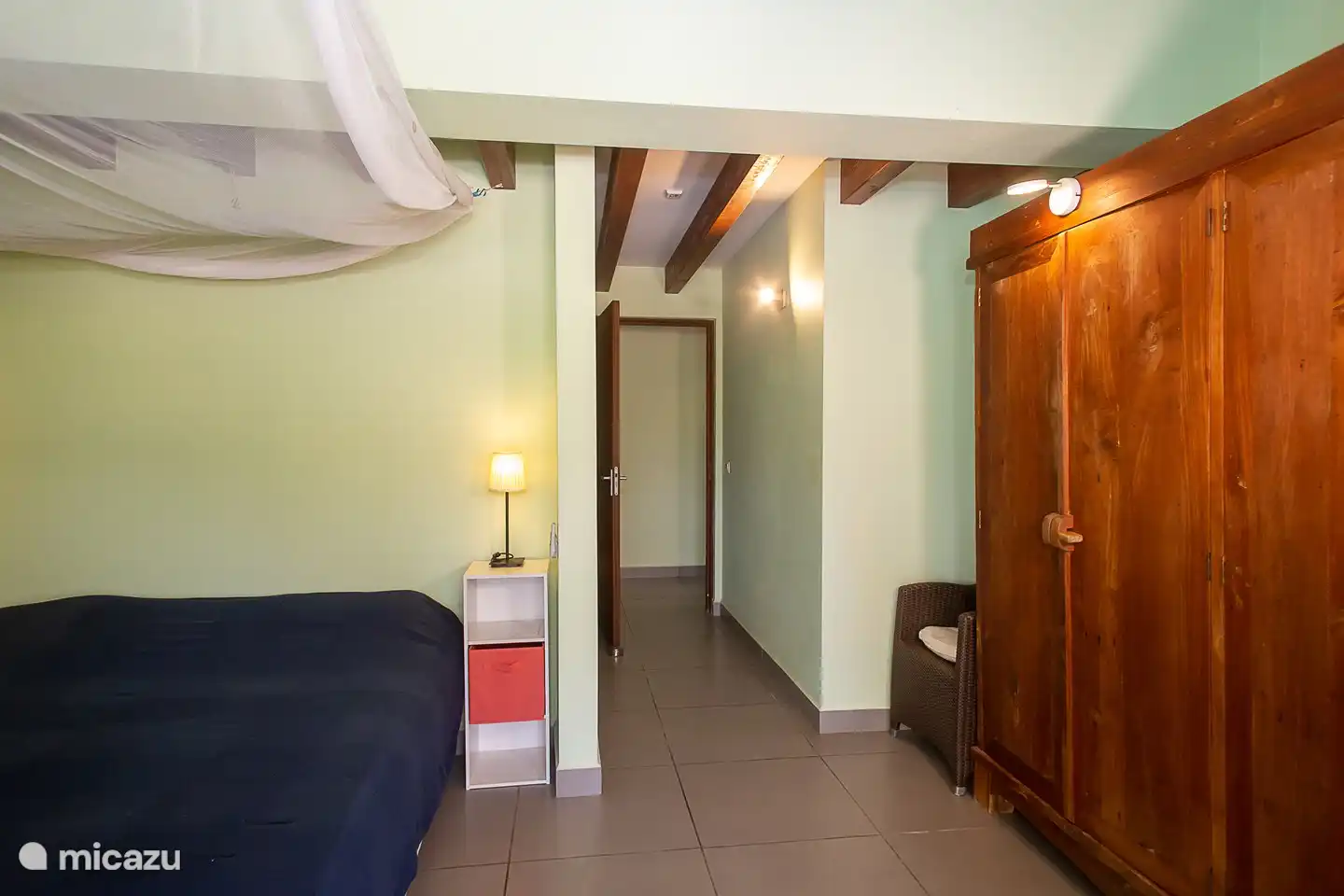 The bedrooms have air conditioning, ventilation, large mosquito net, seat and wardrobe and have direct access to one of the porches and a private bathroom with shower and toilet.