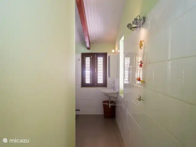 villa huren in Bonaire, Bonaire, Belnem – Cas Bon Majeti Elke slaapkamer heeft een eigen toilet en douche met warmwatervoorziening