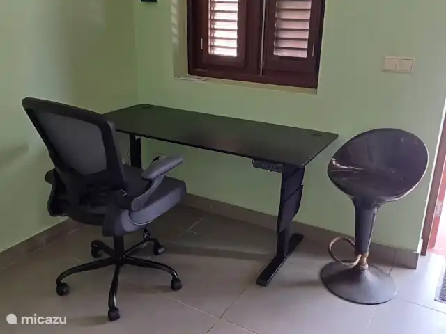 villa huren in Bonaire, Bonaire, Belnem – Cas Bon Majeti De studio is voorzien van een in hoogte verstelbaar bureau en een vaste internetaansluiting (glasvezel)
