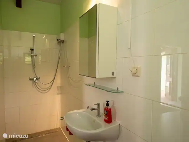 villa huren in Bonaire, Bonaire, Belnem – Cas Bon Majeti Elke slaapkamer heeft een eigen toilet en douche met warmwatervoorziening