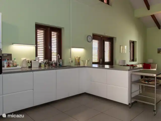 villa huren in Bonaire, Bonaire, Belnem – Cas Bon Majeti Onze keuken is van alle gemakken voorzien. Er is voldoende bergruimte voor uw eigen inkopen.
