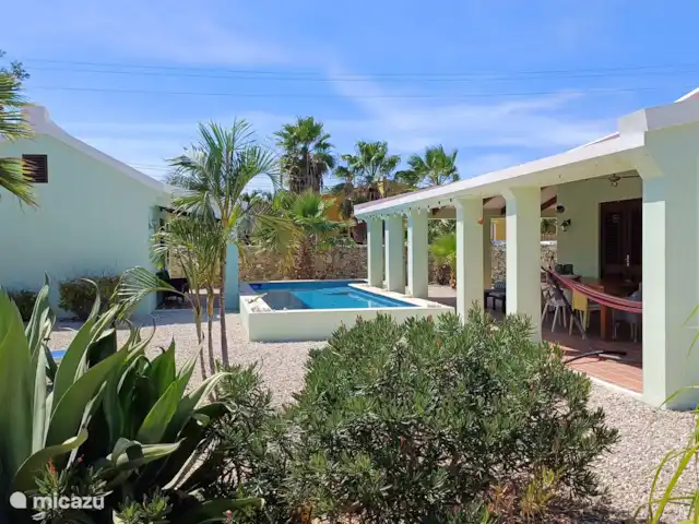 villa huren in Bonaire, Bonaire, Belnem – Cas Bon Majeti Overzicht van de tuin, april 2024