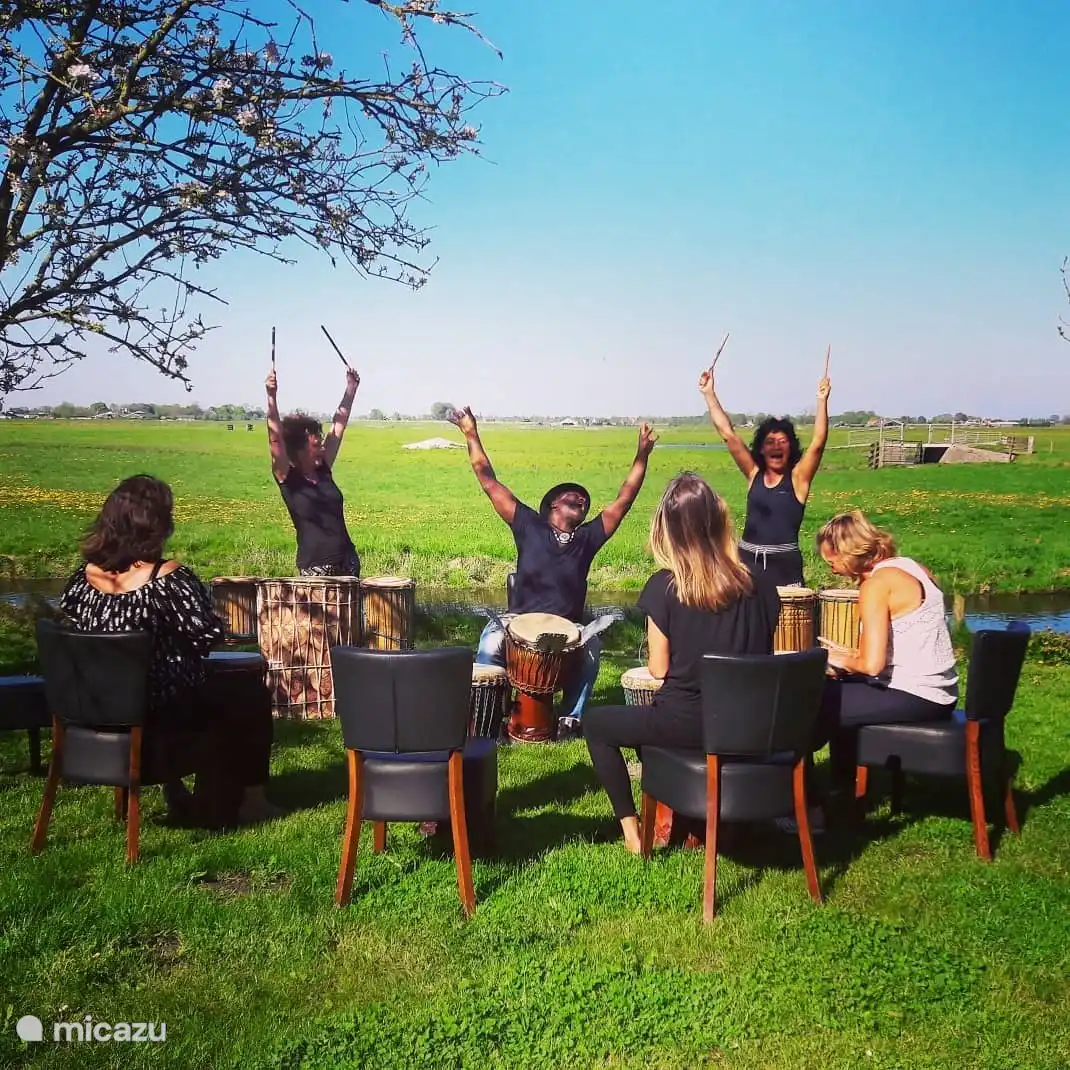 Ein Djembe-Workshop macht garantiert Spaß! 