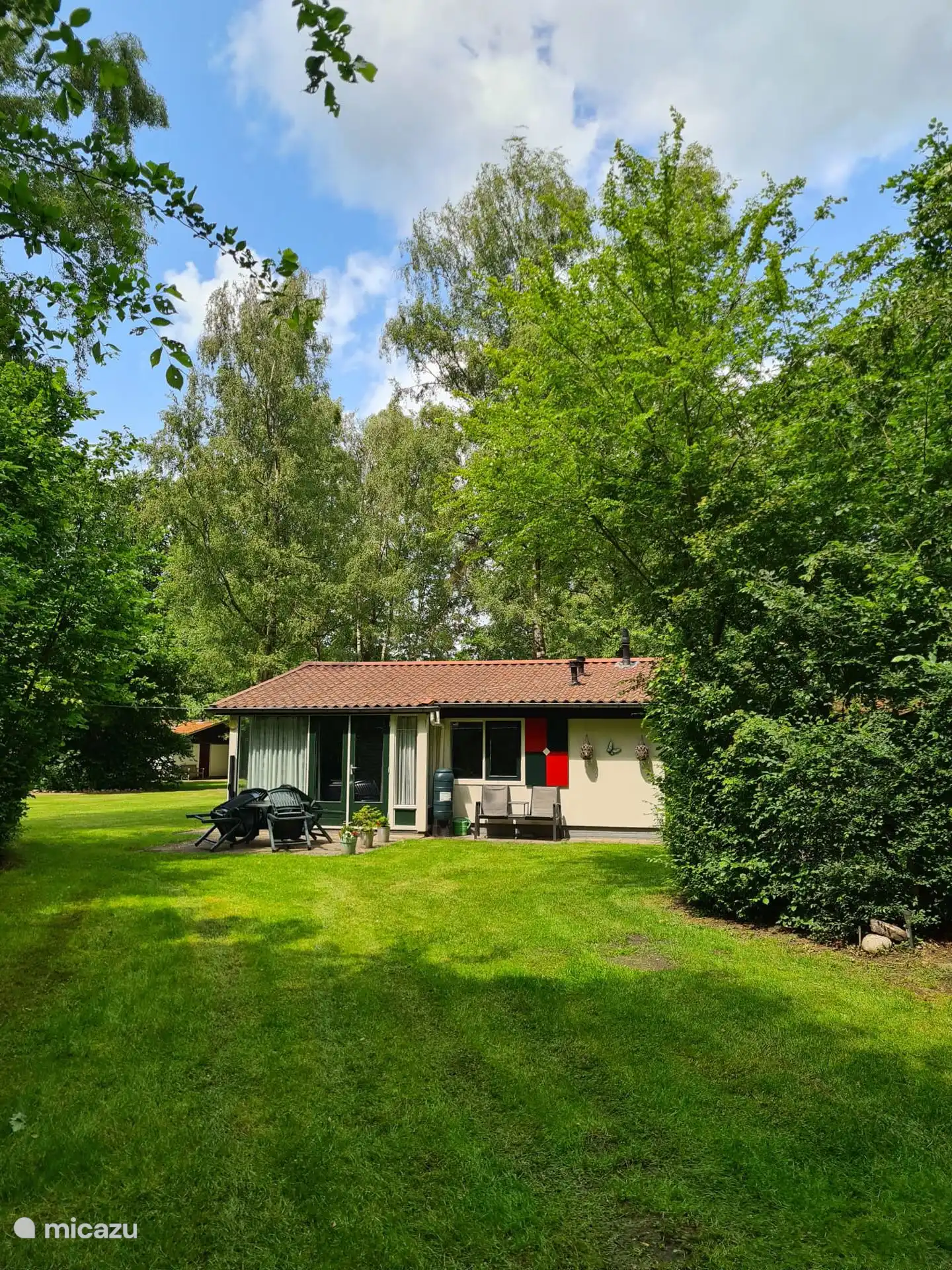 Arrière du bungalow avec terrasse