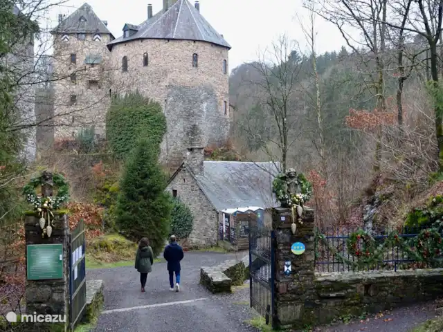 Osterglocken, maison de vacances Eifel | Belgique, Ardennes, Butgenbach - maison de vacances Château de Reinhardstein, entièrement reconstruit et décoré : facilement accessible pendant les vacances de Noël et le château baigne dans une ambiance de Noël et bien plus encore, incroyable