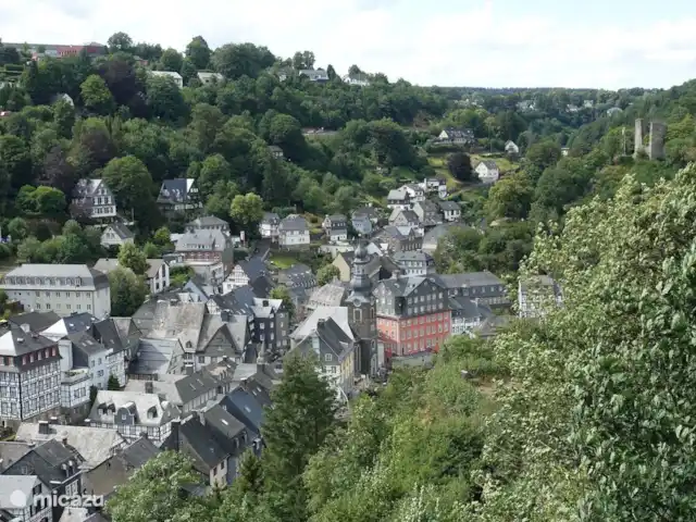 Osterglocken, maison de vacances Eifel | Belgique, Ardennes, Butgenbach - maison de vacances Monschau d'été vu de la chapelle