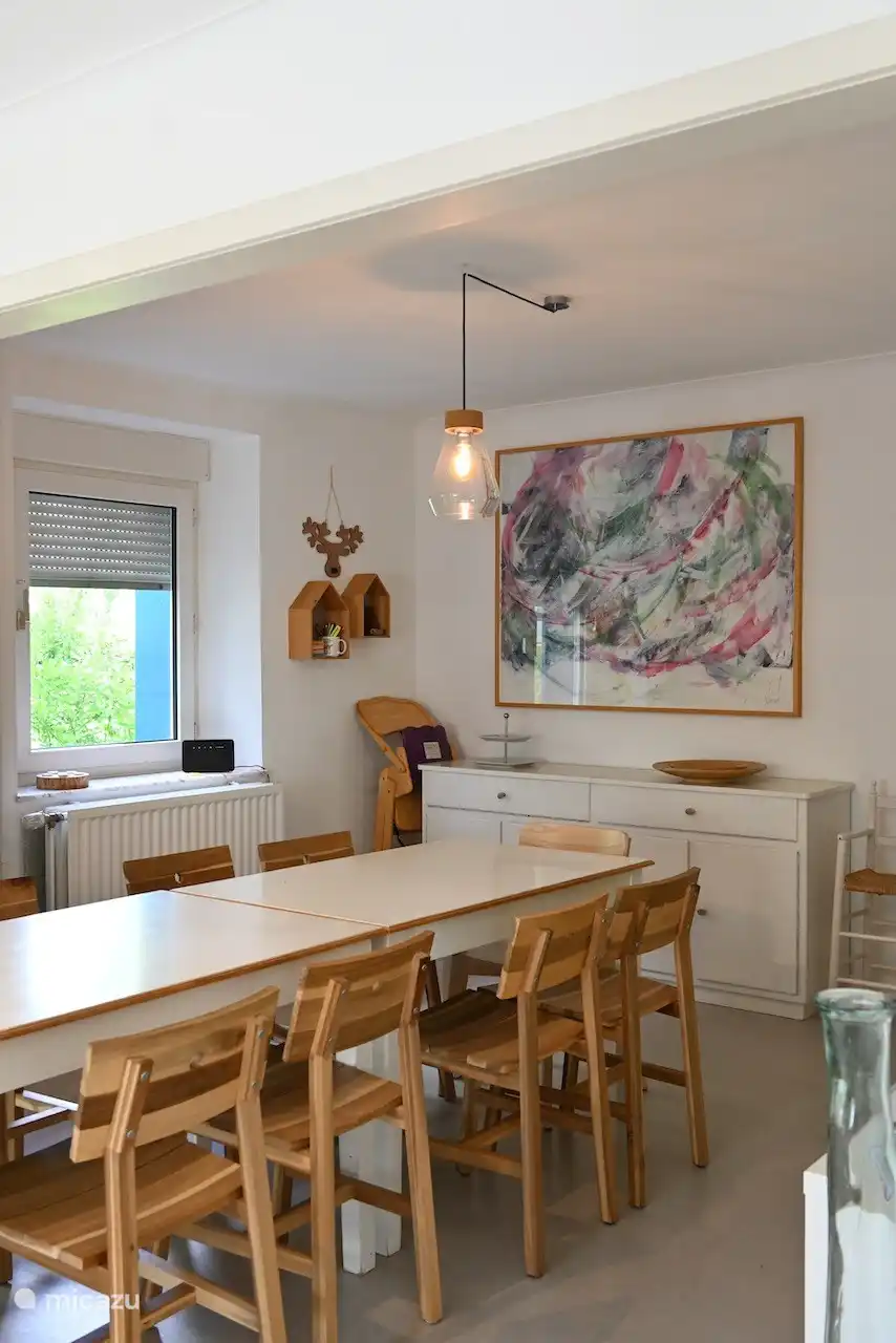 the dining room, spacious, bright and with a personal touch