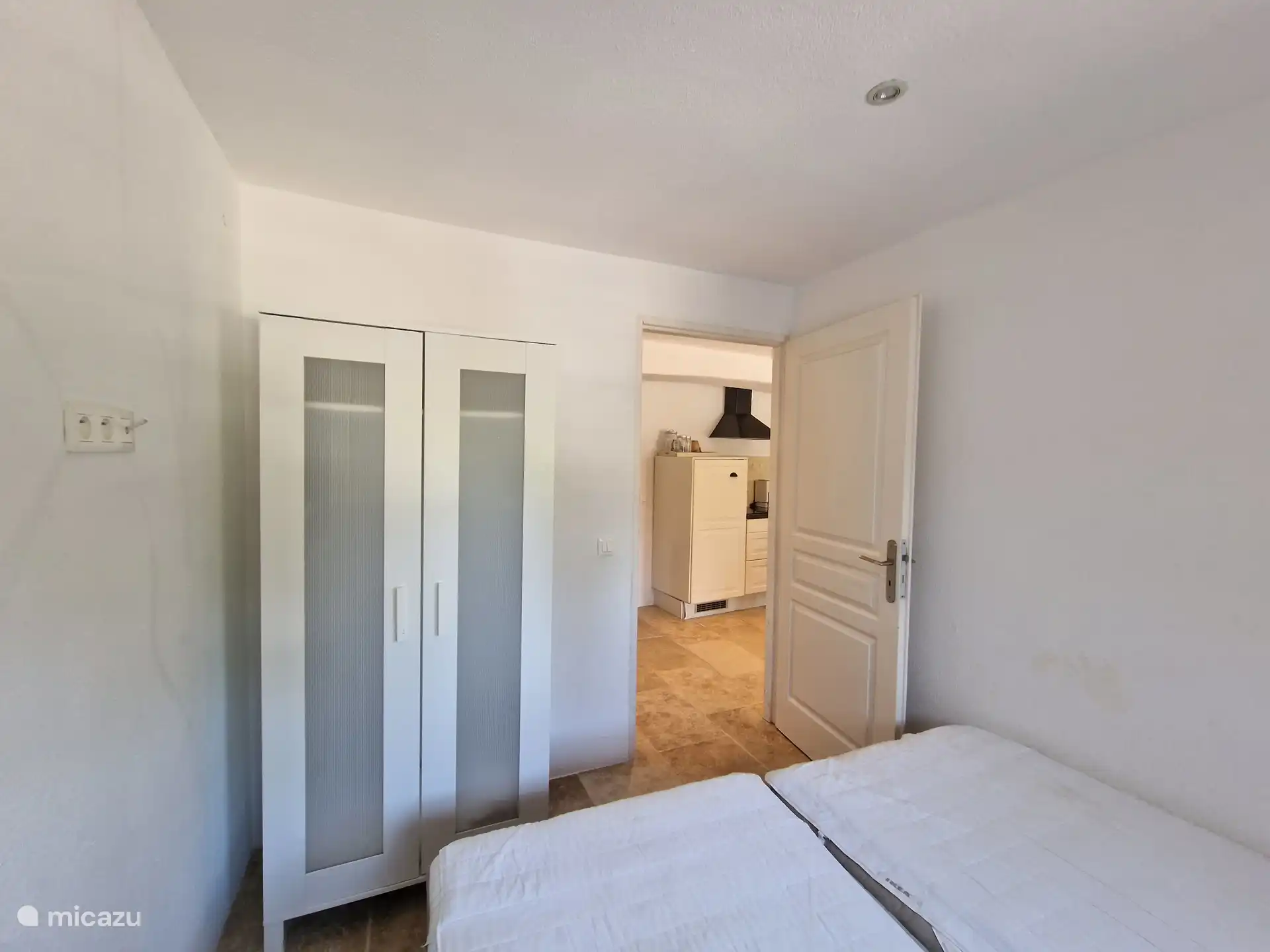 Dormitorio doble con closet