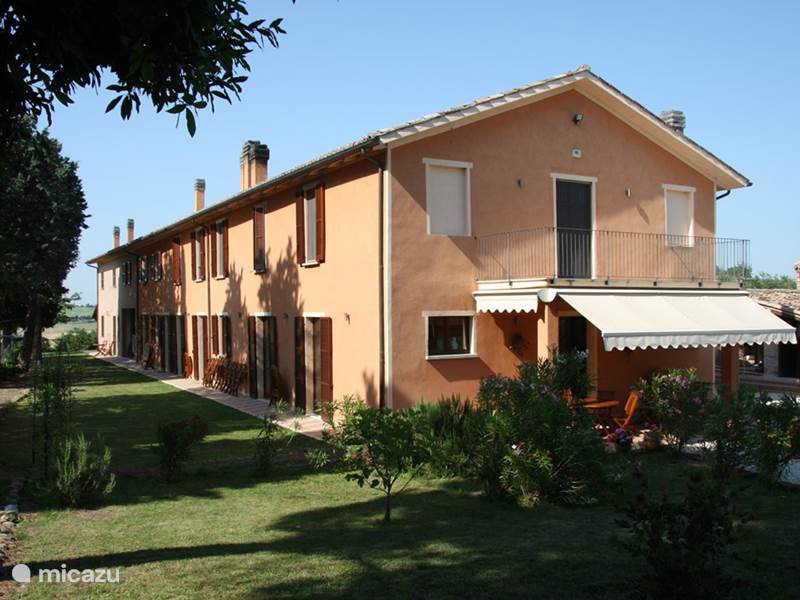 Casa vacacional Italia, Marche, Barchi Apartamento Agroturismo Casa de Campo Montesoffio