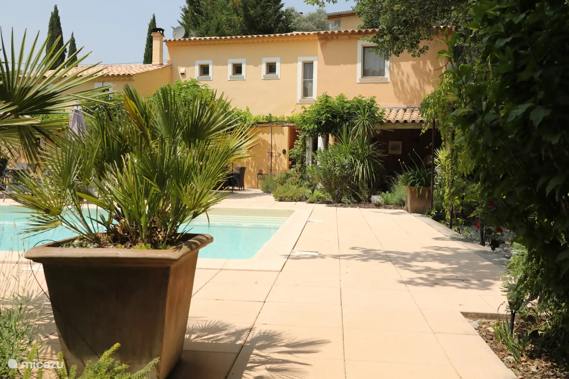 Weg vom Garten zum Haus